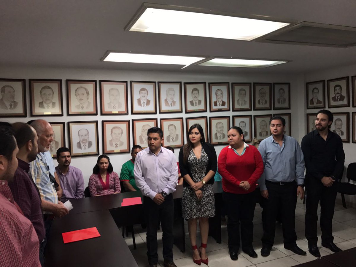 PRISaltillo's tweet photo. Agradecemos a Don Mario Morales @croccoahuila @ALBERTOCROC su presencia reunión Comité Municipal #PRISaltillo @abrahamtobias @Veronica_mtz https://t.co/BRfTkszeOQ