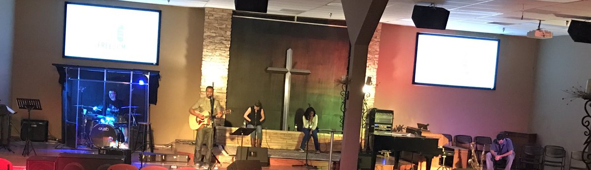 JeffLBooth's tweet photo. Awesome worship encounter tonight. #James48 #fwcomaha https://t.co/Xf9w9mNb0r