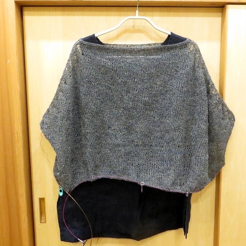 eda00's tweet photo. tsumuzikaze
bodyに入りました。色はもっと濃いのに上手く写らない~
#tsumuzikaze #hikaricollection
#michiyoknit #シャイニー #編み物 #knitting https://t.co/mhKPGYxKDN