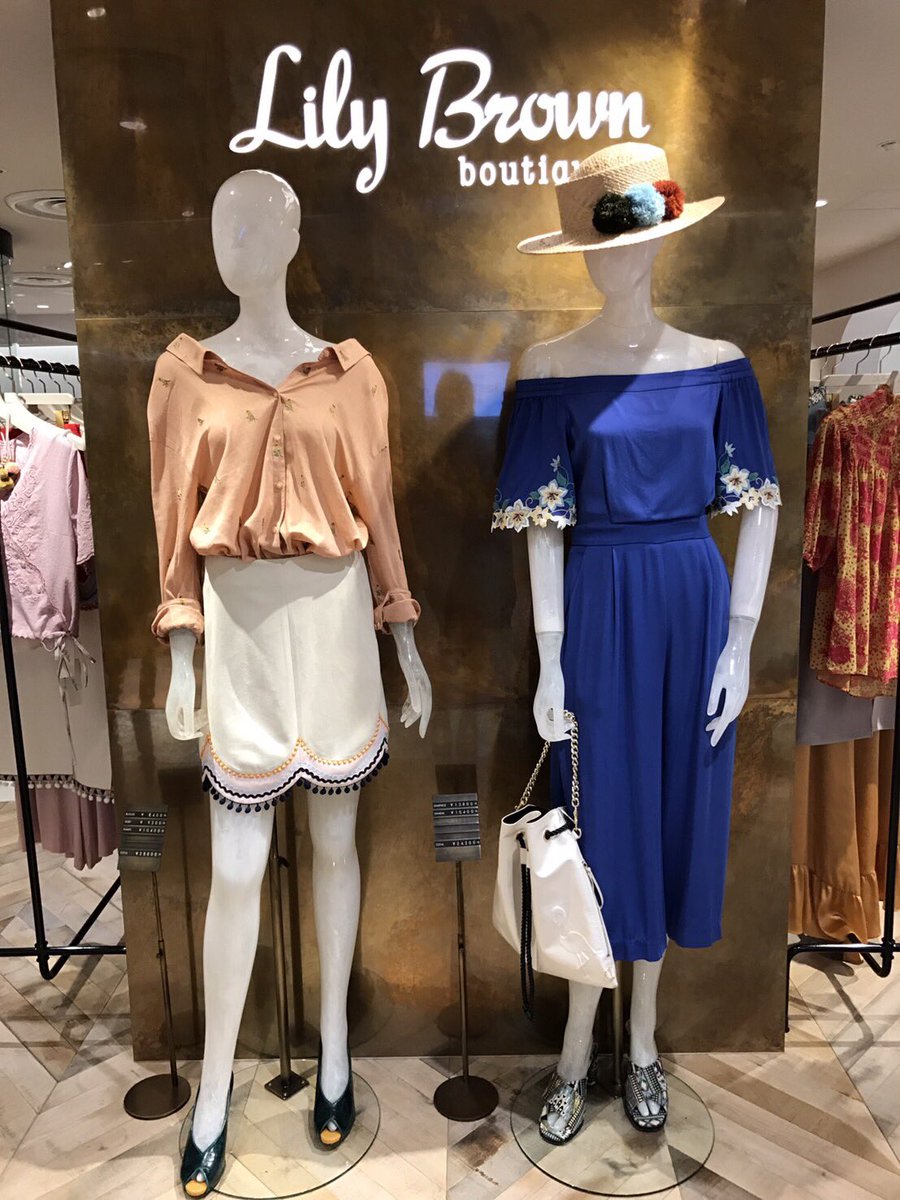 福岡parco 福岡パルコ こんにちは Lilybrownでは 入荷待ちも多かった襟刺繍ワンピース が入荷致しました 襟にフラワー刺繍が施されており 一枚着るだけで可愛いワンピースです 是非店頭でご覧くださいませ 本館2f Lilybrown