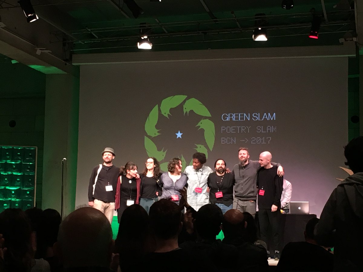 Clarasalvarez's tweet image. Se despide @BCNSlam con la
victoria de @leinadzivro y su #Raperro, el #PerroQueHaceRap, aunque con el nivel de hoy, gana la #poesía