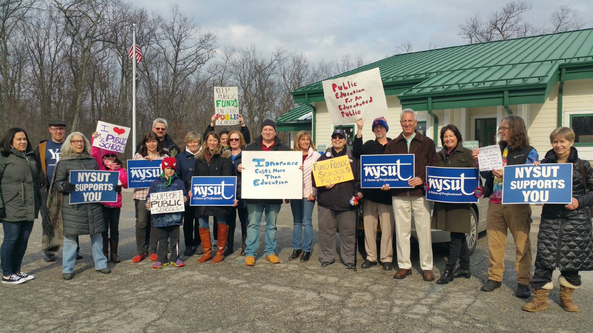 NYSUTMHRO's tweet photo. Thanks to @nysut members for telling @Sueserino4ny in Hyde park and put valley to dump @BetsyDeVos #devostating policies ! @AndyPallotta https://t.co/YPIaLM3OWd