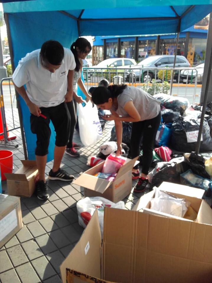 pucpdars's tweet photo. #UnaSolaFuerza Celebramos los cien años de la @pucp trabajando con las brigadas logísticas que responden a la emergencia. #SomosPUCPSomosRSU https://t.co/wU73OWCrx9