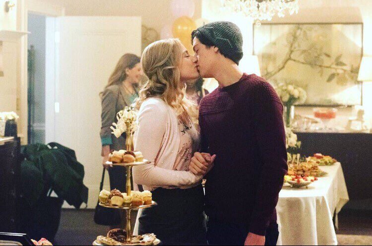 Draama_time's tweet photo. ❤ #love #Riverdale https://t.co/CnH6kStHCs