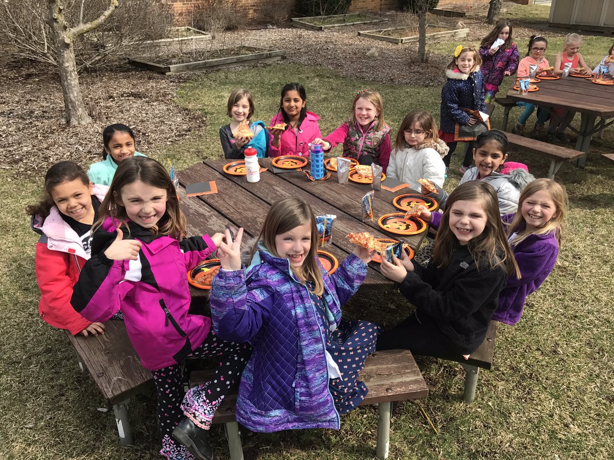 The girls eating lunch together, building new friendships and learning about one another! Thank you families for the pizza! #Dolsenthinkers