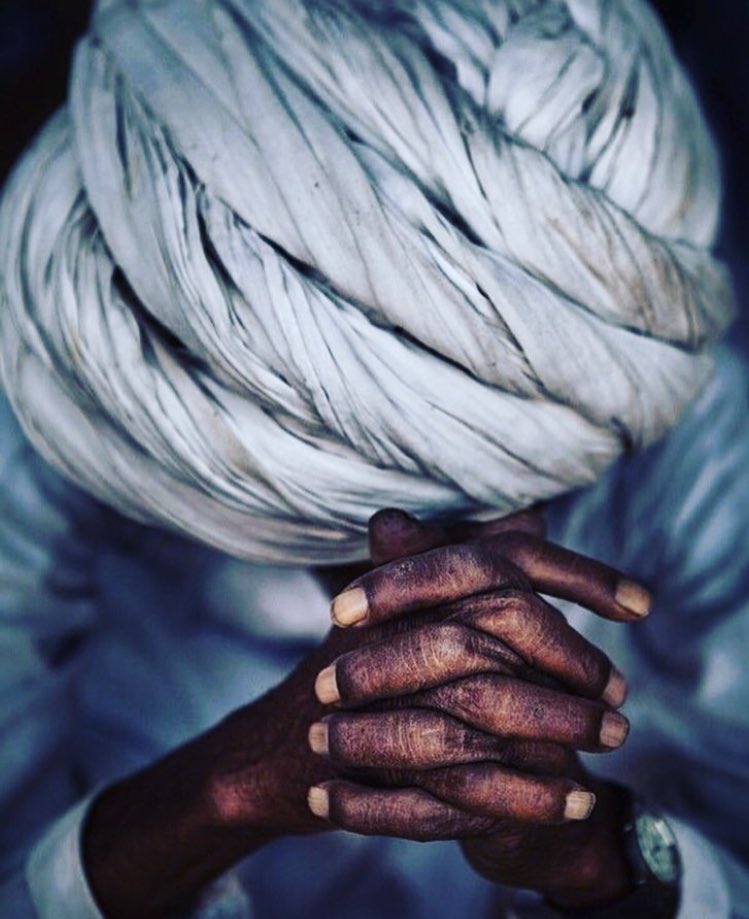 mmh1435's tweet photo. حين تغض عينك فأنك تبصر ،
لأن الأنسآن له بصر وبصيرة ،
عين حسية "مآدية" ترى الأشياء وعين "روحآنية" تخترق البنية الكآمنة ، https://t.co/a72KWE96Yb