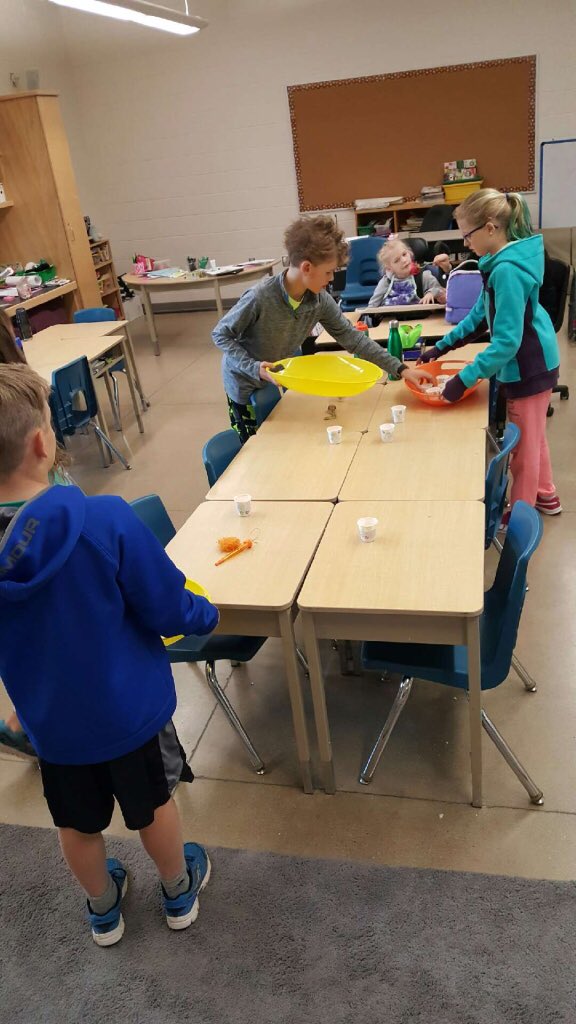 LittleFallsPS's tweet photo. It's Friday healthy smoothie time! Sharing goodness for health. Pineapple strawberry a fan fav! @OSNPsouthwest @KLCarlyle #HSCertES #LMHST https://t.co/pfJG5Dg4Kd
