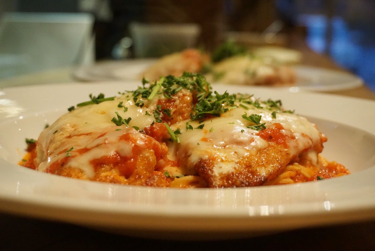 mirko_pasta's tweet photo. Friday night dinner anyone? #Italian #FoodPorn #Authentic #FridayNight #Dinner https://t.co/hdPiPlrKjJ