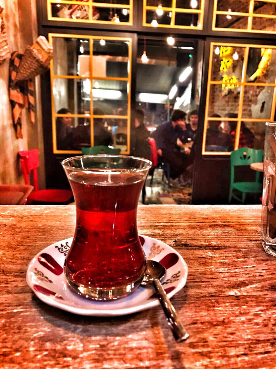 Çayımızın Demi Sohbetiniz, Şekeri ise Varlığınızdır! #çaystation #çay #caferağa #kadıköy #istanbul