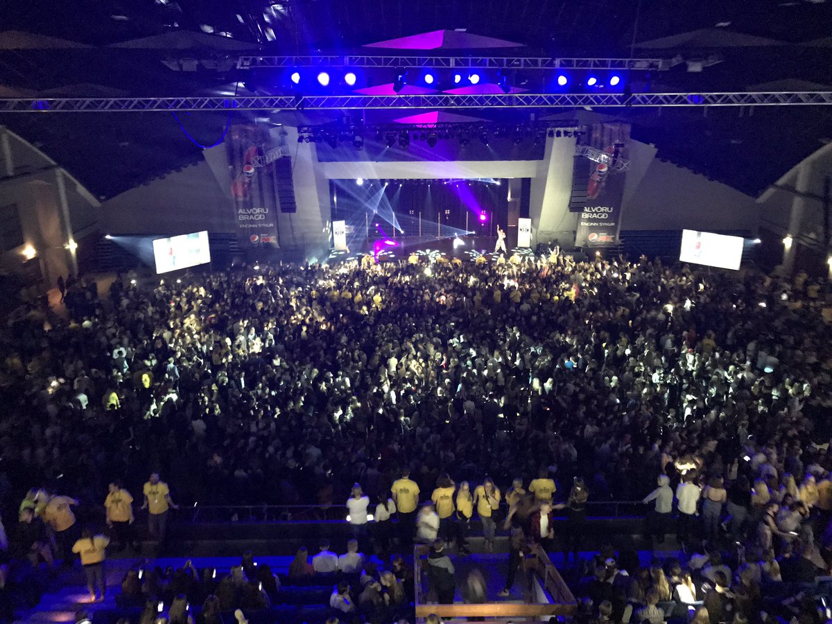 Páll Óskar lokaði kvöldinu með SPRENGJU þar sem allt unglingaflóðið kláraði danstankinn gjörsamlega! 😍💥🙏🏼 #samfest17
TAKK OG SJÁUMST Á MRG💙💙