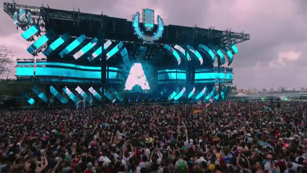 will_am5's tweet image. #Ultra2017 The legend of trance forever the best @arminvanbuuren #trancefamily #ASOT806