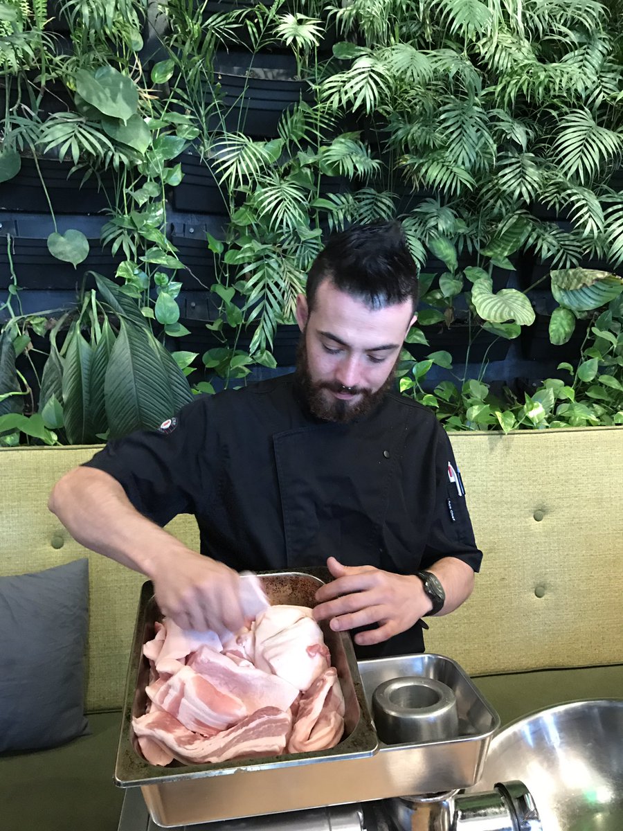 WhatsOnMelb's tweet image. Saturday morning sausage making workshop with Chef Lorenzo at @thecommonmansw. See future dates here: bit.ly/2m6HKWk