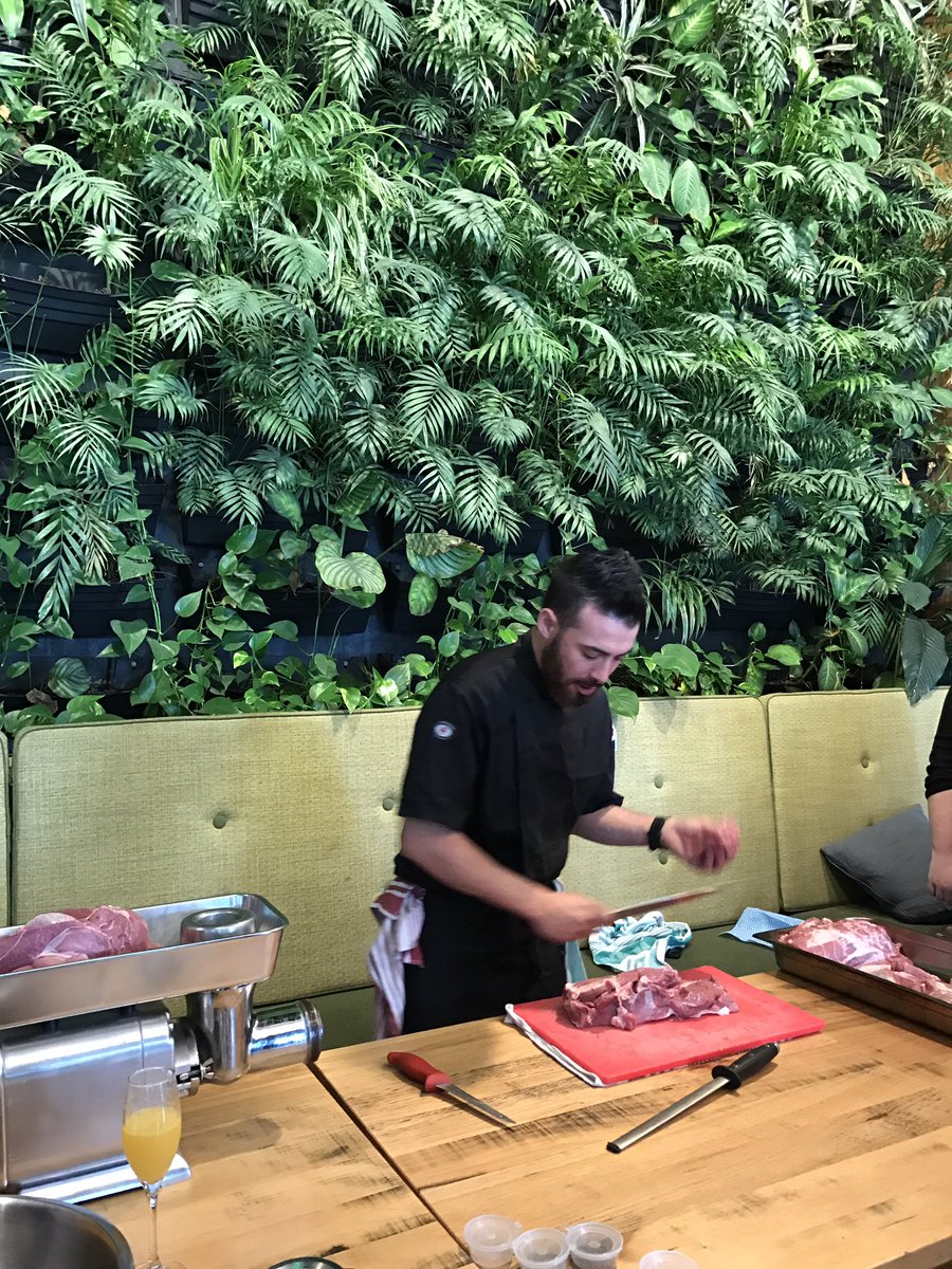 WhatsOnMelb's tweet image. Saturday morning sausage making workshop with Chef Lorenzo at @thecommonmansw. See future dates here: bit.ly/2m6HKWk