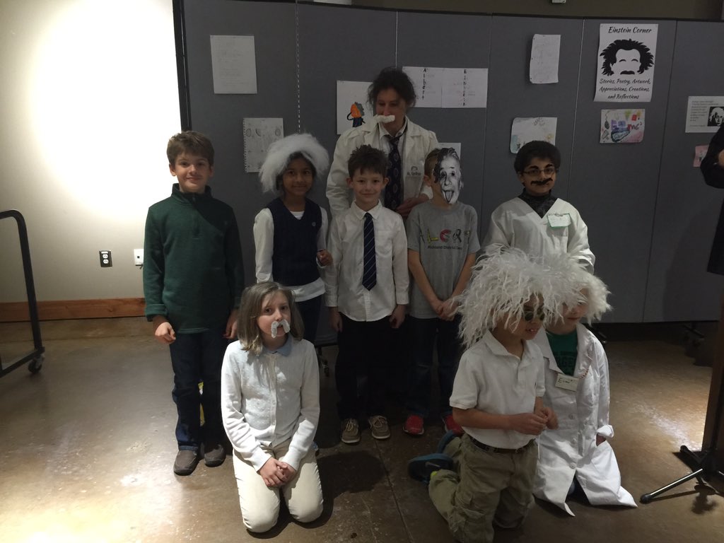 nancyjgregory's tweet photo. R2 students enjoy ALERT Einstein event at State Museum tonight#R2ALERTandEinstein #Richland2 https://t.co/quIgP9xqCL