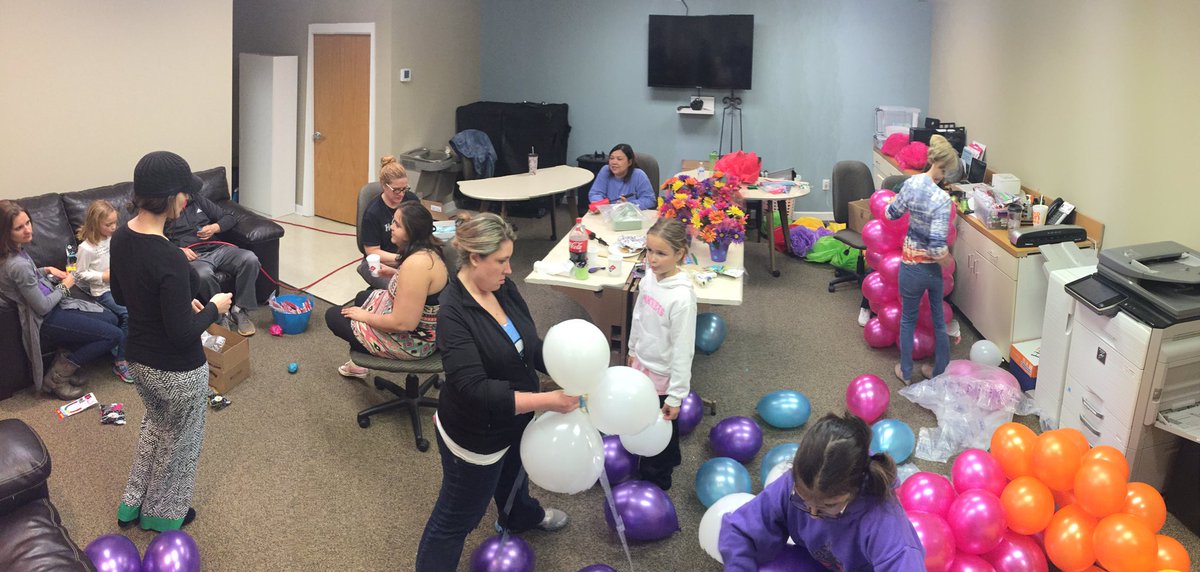 AllisonCMoore3's tweet photo. This is what our offices @TheSummitOR look like when plan FUN! #Trolls #KSMovieNight #DoNotMissIt #AmazingVols #BalloonParty https://t.co/1YhXzQvwmC