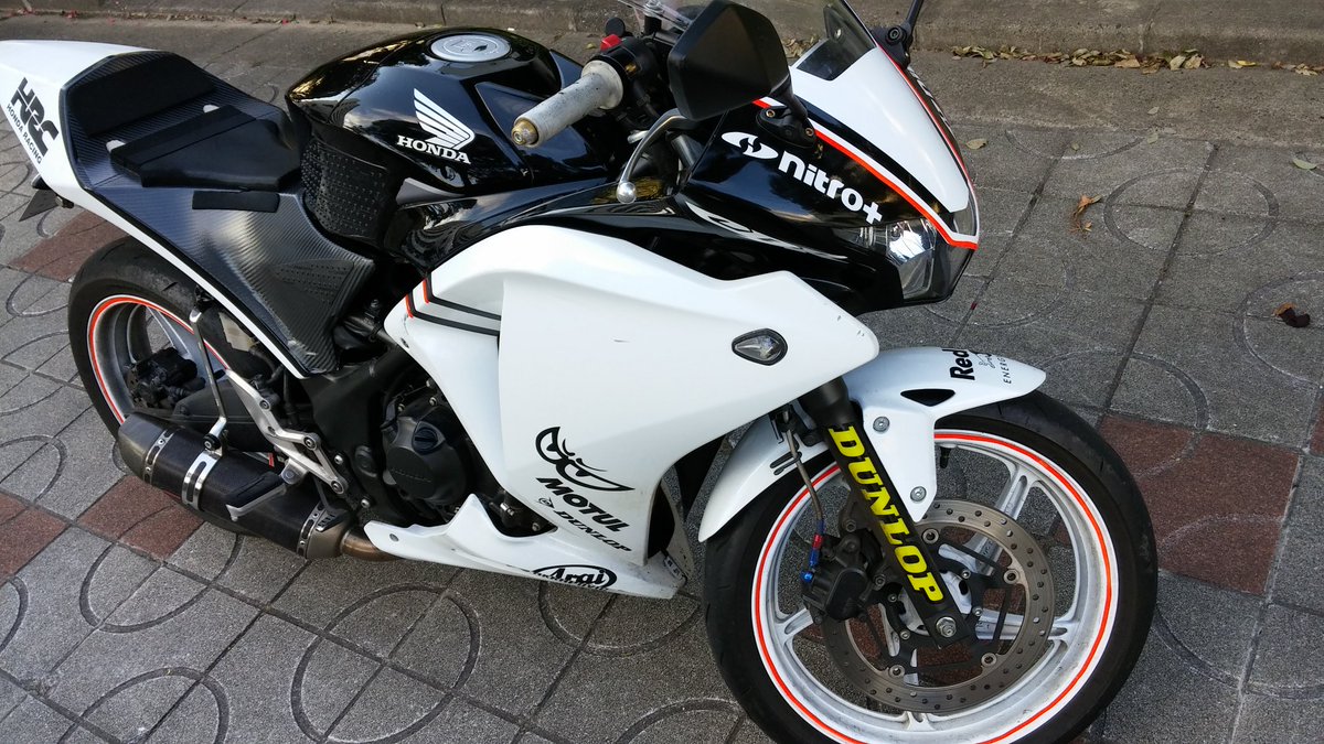 ゆーやーーーーーー Auf Twitter まだまだ乗りたかったけど やりたいことができたためバイク売ります Cbr250r Mc41 価格は万ほどで考えてます カスタム多数 ミラー ウインカー シート マフラー タイヤ カウル ホイールなど 拡散お願いします バイク売ります