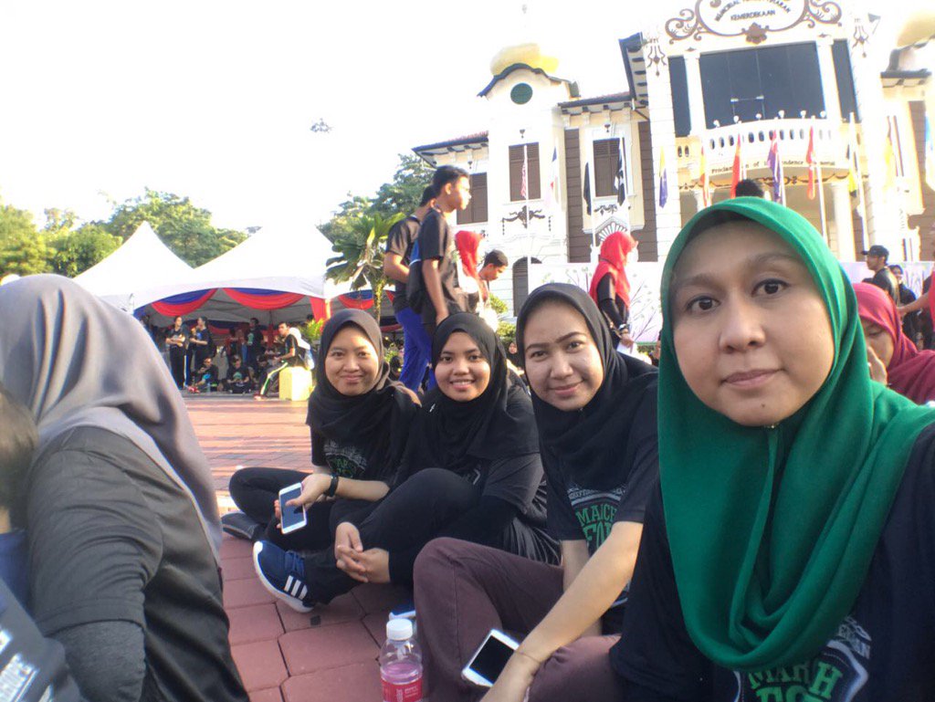 autumnngal's tweet image. #marchforhope