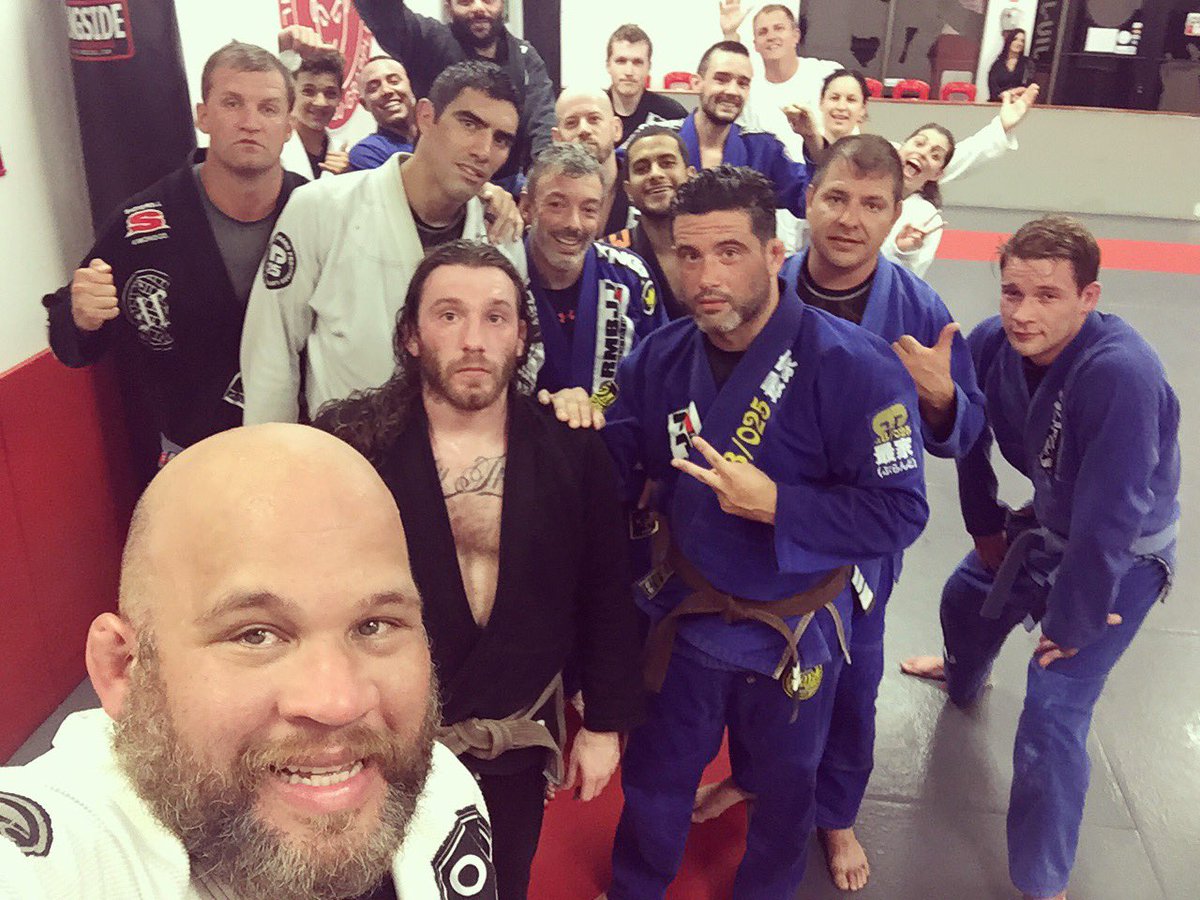 RMBJJ's tweet photo. That's how we start our weekend at #rmbjj #rmbjjfamily #fridaynight #bjj #bjjlifestyle #syrteam #shoyorollteam #shoyoroll #bjjlifestyle https://t.co/lZd6XxjBpP