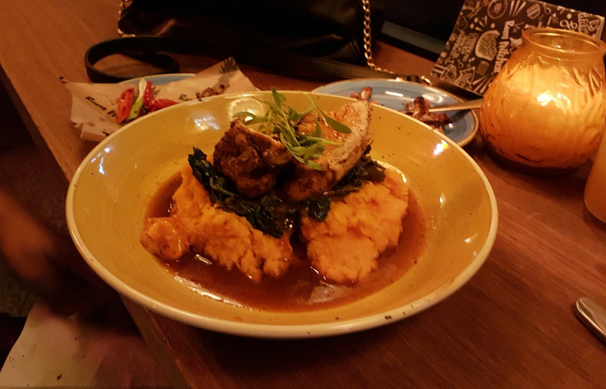 MSDLIGHTS's tweet image. ❤💚💛 the amazing food &amp;amp; cocktails @TheRumKitchen wonderful!!