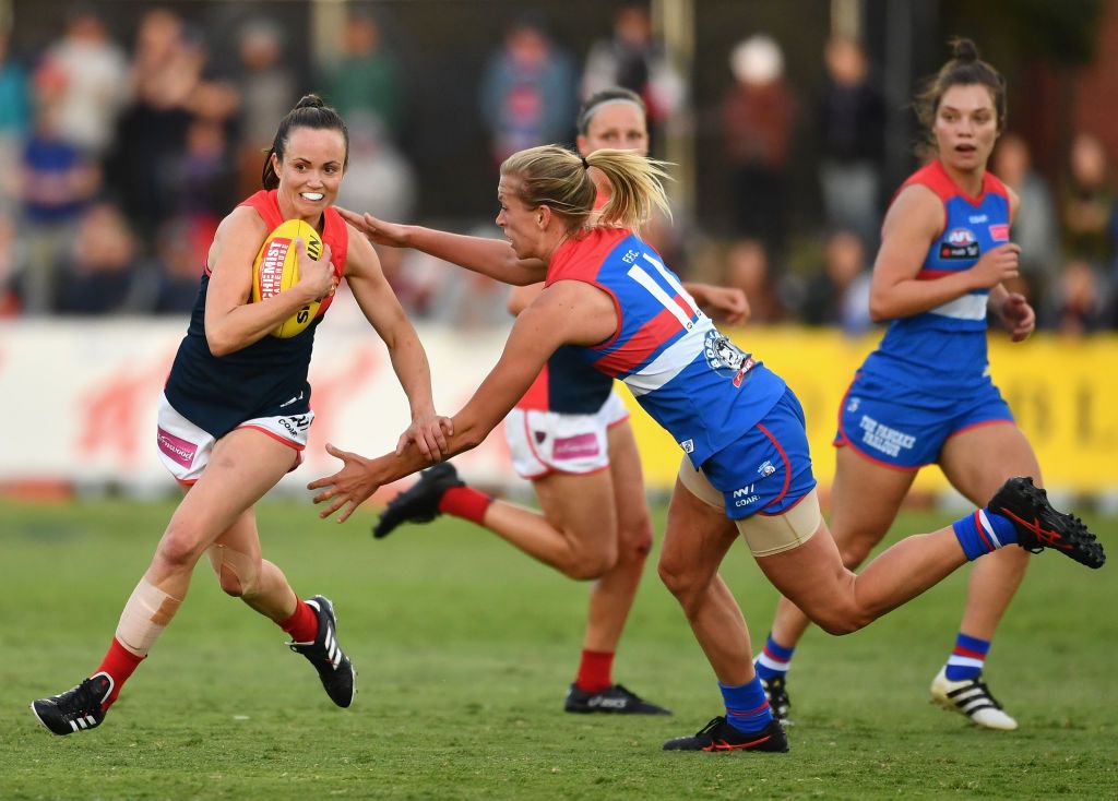 A Bloke On Why He Enjoys Watching Women's Sport More Than Men's Sport #AFLW #womeninsport #WHWINS buff.ly/2nd66hR