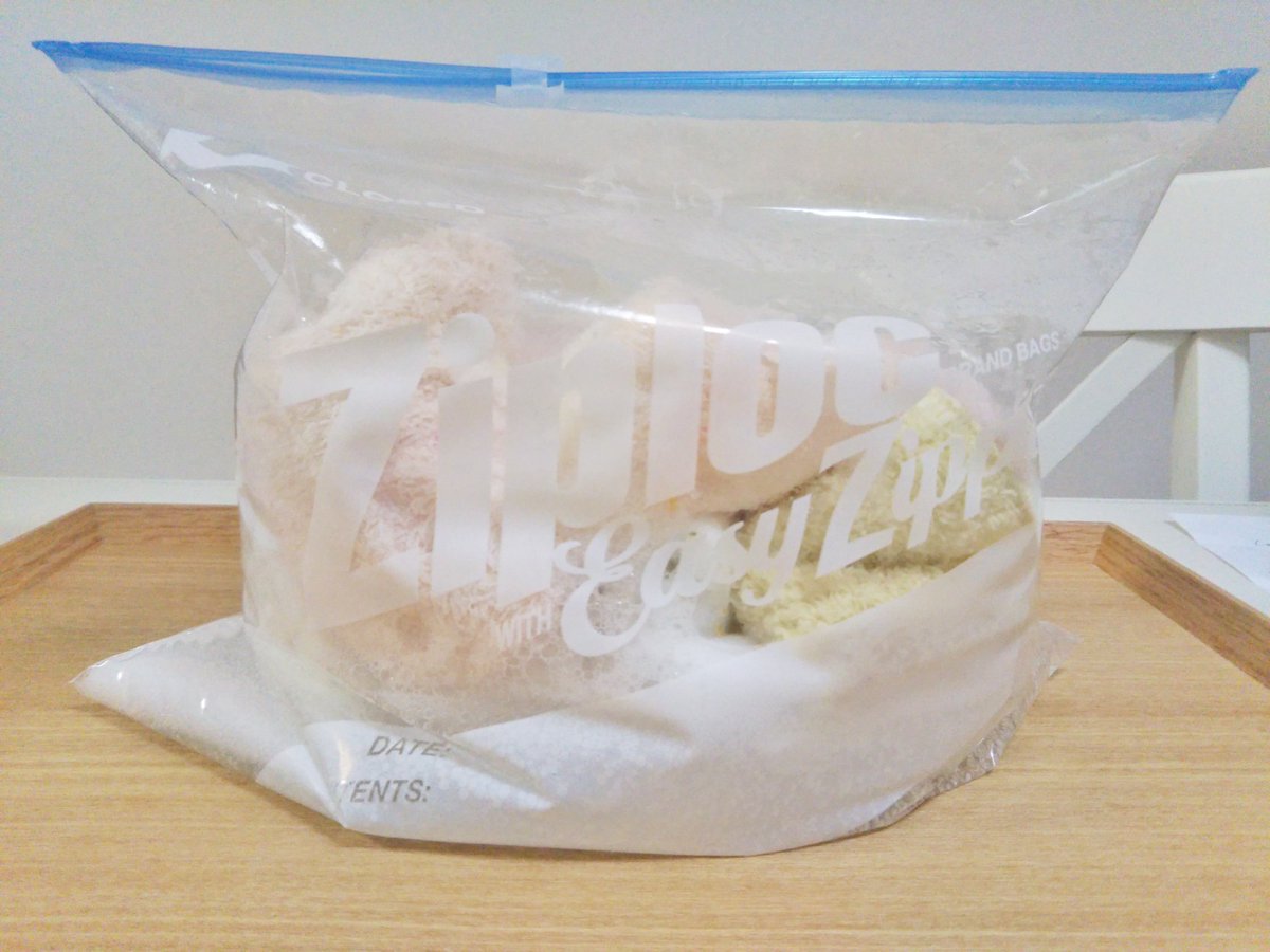 Miz ﾗｲﾀｰ ｲﾝｽﾀｸﾞﾗﾏｰ V Twitter ジップロック活用 お湯と酸素系漂白剤を入れて 台所布巾の浸け置きに使ってる 酸素系漂白剤は手が荒れやすいから ジップロックに入れてフリフリしたり モミモミしたりする ๑ W ๑