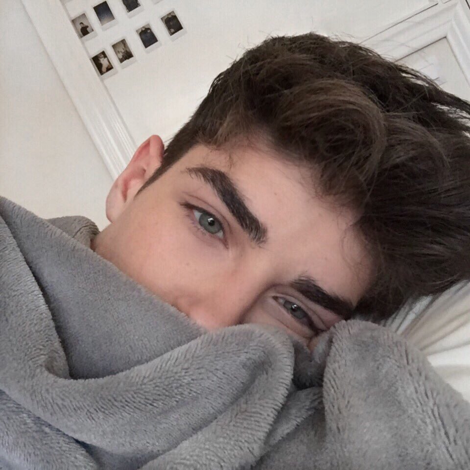 manu rios tweet media
