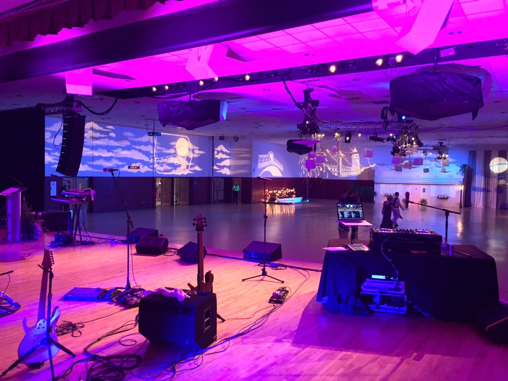 TMMPO's tweet image. The calm before the storm. @VTclass2018 about to tear it down for Night 1 of VT Ring Dance! #TeamTMMPO