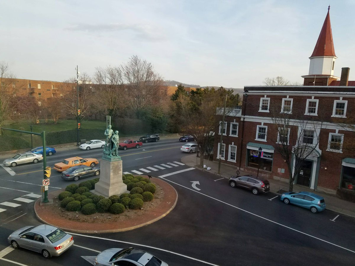 cmdrsue's tweet photo. Forgot to share my view with you earlier! #VALoveFest #charlottesville #vabook https://t.co/9PZqTSWxbq