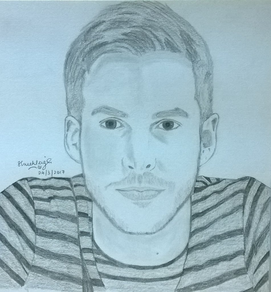 ChowBee4eva's tweet photo. @ChristophrWood at SDCC2015. #cwcontainment #chriswood #sketchingmakesmehappy https://t.co/IwMnQuwT7Q