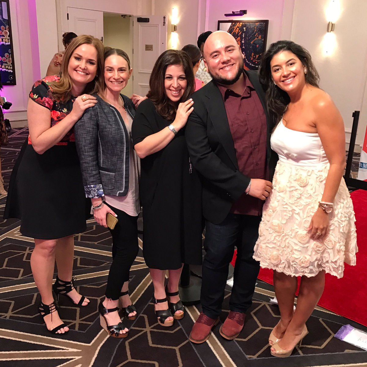 FHHispania's tweet image. Some current &amp;amp; former FH'ers celebrando #25Poderosas with @PeopleEnEspanol magazine! #timeinc #ellasipuede #fhamily