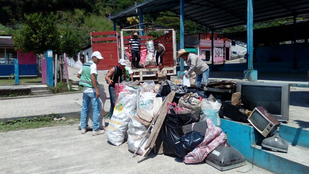 SSaludChiapas's tweet photo. #pornosotrosyporlosquevienen @SSaludChiapas Realizan #Controllarvario @JurisdiccionVII, Ayto. de Tuzantán y #Pcivil. https://t.co/LxQXbSAQCv