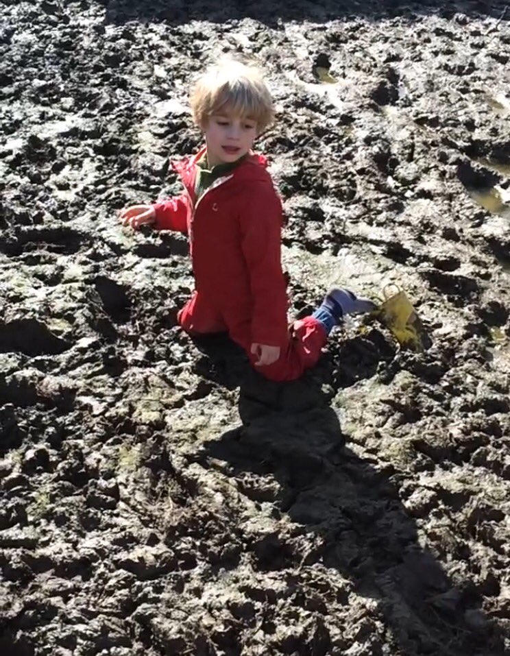 alexabaracaia's tweet photo. @ProfScrub may as well sit down and take my shoes off 🤔#LetThereBeMud https://t.co/SZ1GimXoI9