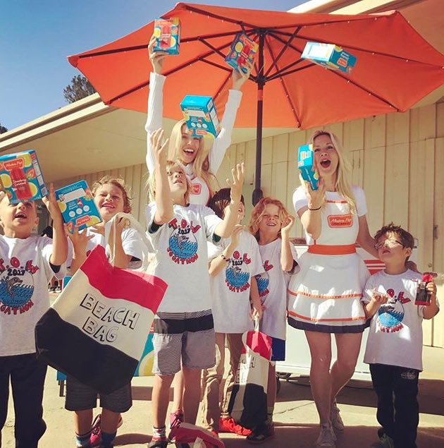themodernpop's tweet photo. Such a fun day with these cuties @LagunaBeachUSD TOWelementary! #MakingFruitFun #SoCal @WFMSoCal @sproutsfm @gelsonsmarkets @MothersMarkets https://t.co/UsLYNuzpz0
