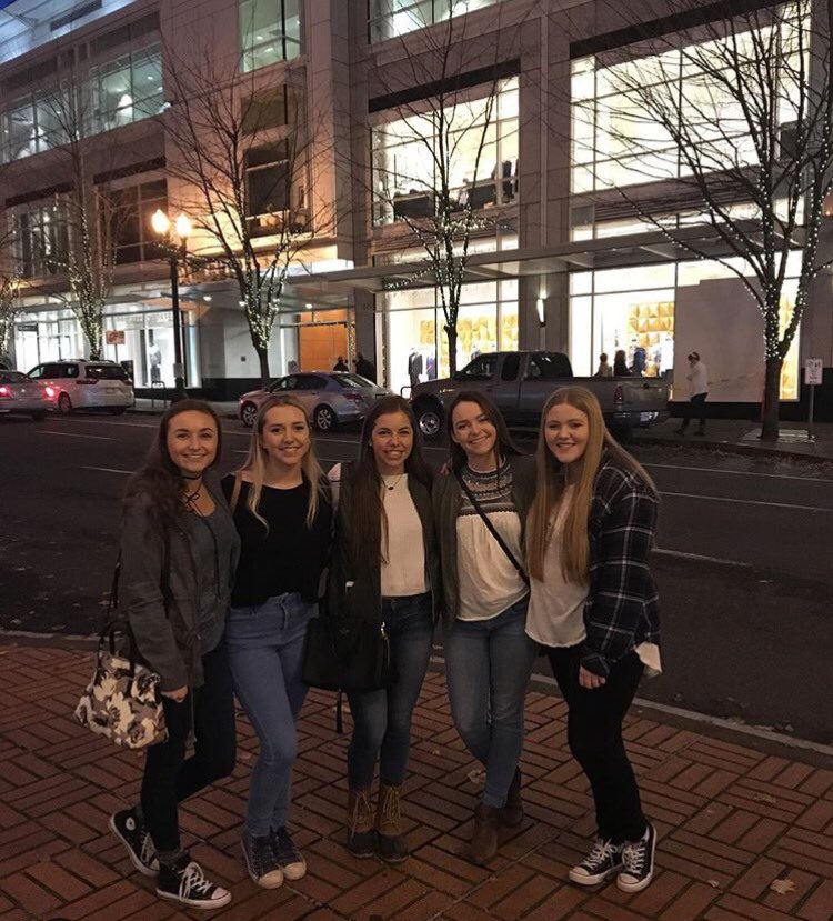 Justine325's tweet photo. Happy birthday Katie cat!! Hope you have a great day ily ily ily💗 https://t.co/ZioXXxFsJS
