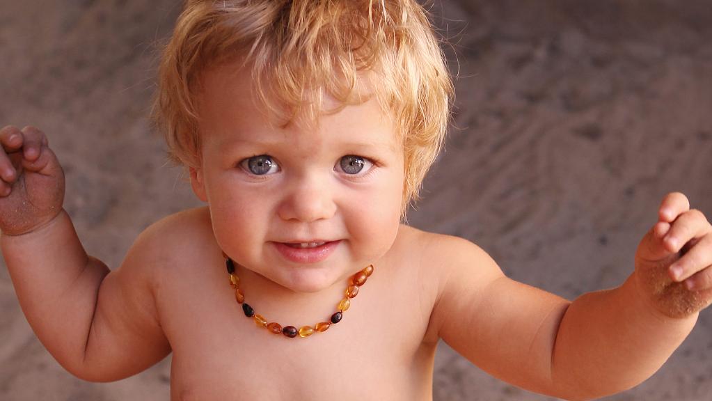 Warning issued over trendy 'teething' necklaces for babies bit.ly/2nmiOfR