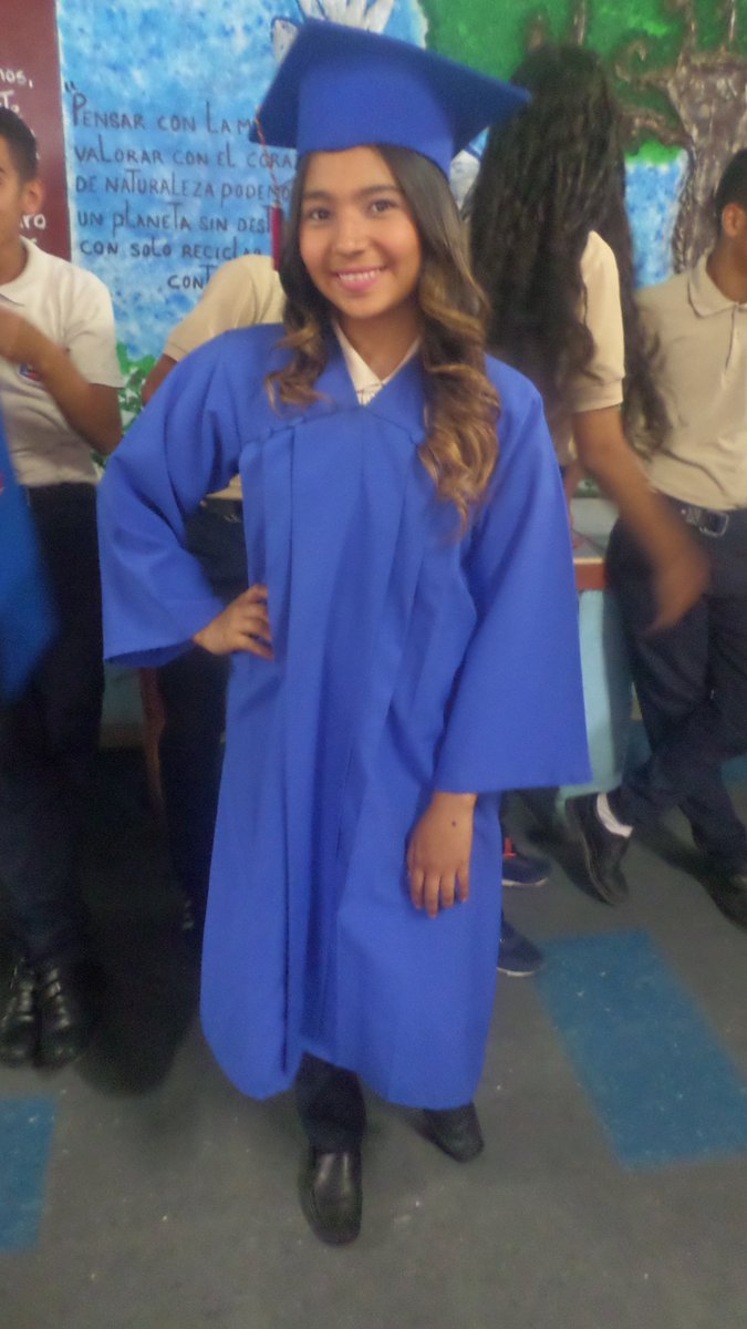 emrare's tweet photo. #PromoIX 🎓 Los sueños se hicieron para cumplirse 🌈 https://t.co/K0Nj2THtuM
