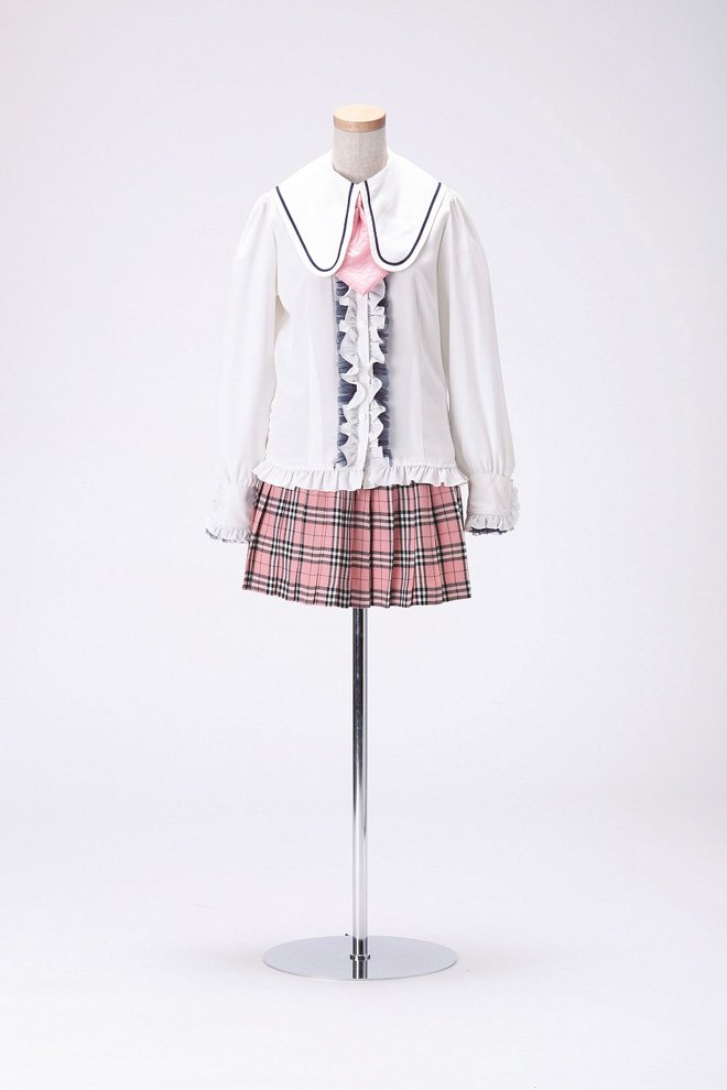 今日】「桜の花びらたち」から最新曲まで…AKB48の全シングル衣装を収録