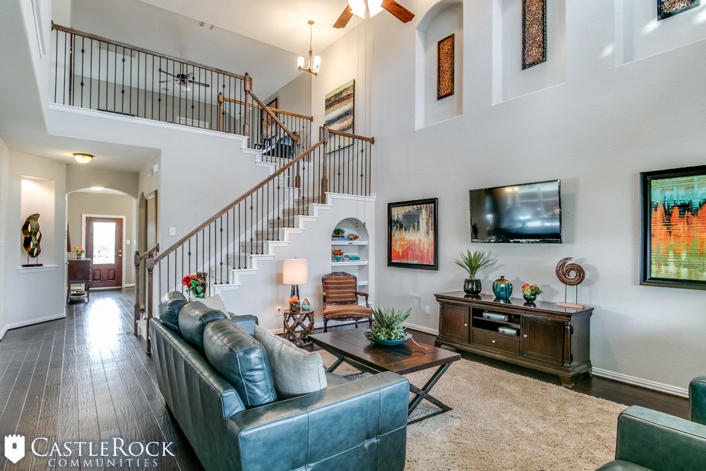 CR_Communities's tweet photo. Do you LOVE all the space in this two-story #familyroom found in our Dakota plan? https://t.co/TwS1DI2O4W https://t.co/EEFSVfoAeI