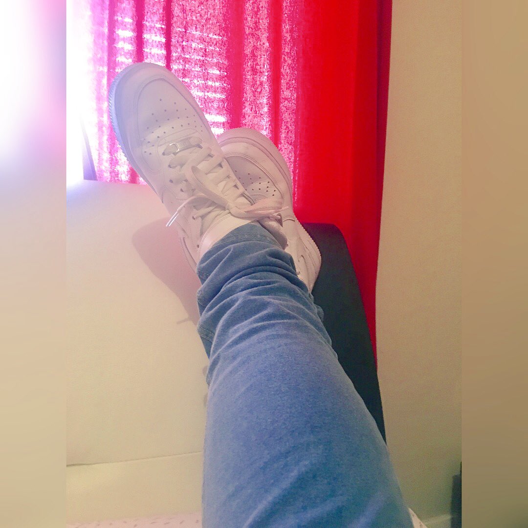 MistressVelvet1's tweet photo. Not working tonite @TheKastleSydney but back Sun 6pm-midnite :) #Nike #AirForce1 #comfy #niteoff #feet #lickthebottomofmysneaker #chillaxin https://t.co/svEP3zBfhZ