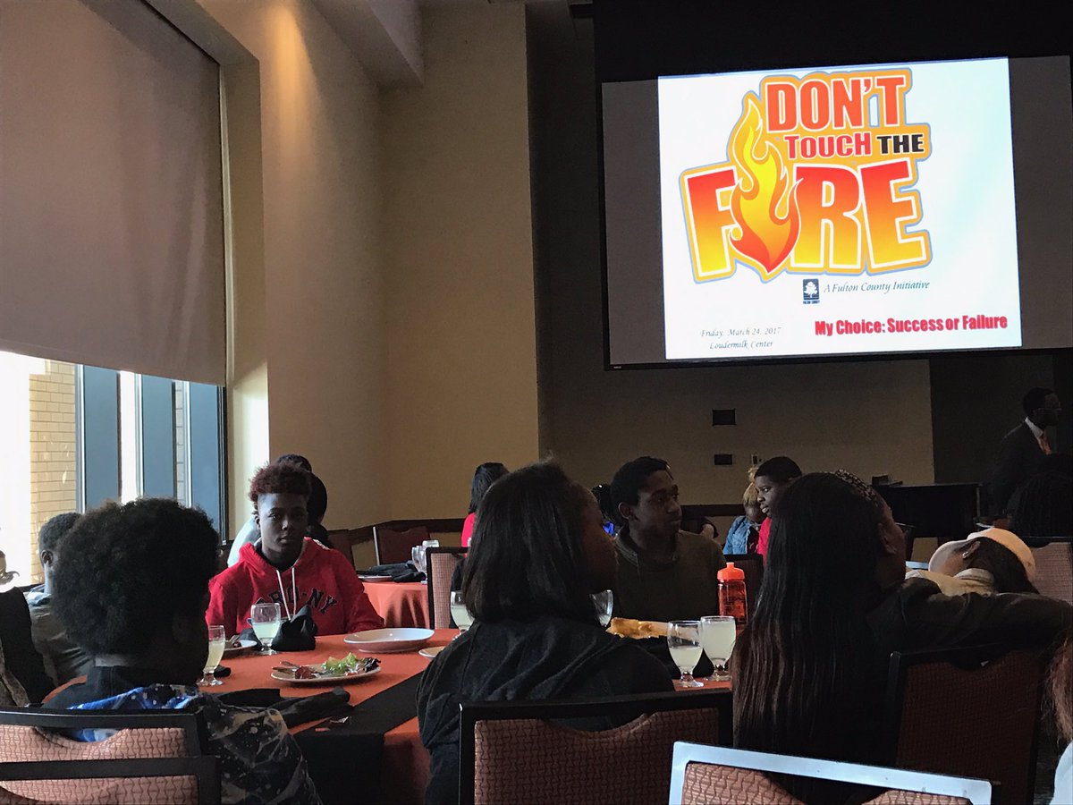 ICTeam4SAHS's tweet photo. Dr. Smith @satlantahigh takes students on an SEL field trip. @PrincipalFord @AssocSupBattle @SEL_APS @JWhatleyAPS @KLovettDSECoord https://t.co/NAIWoIGc9U