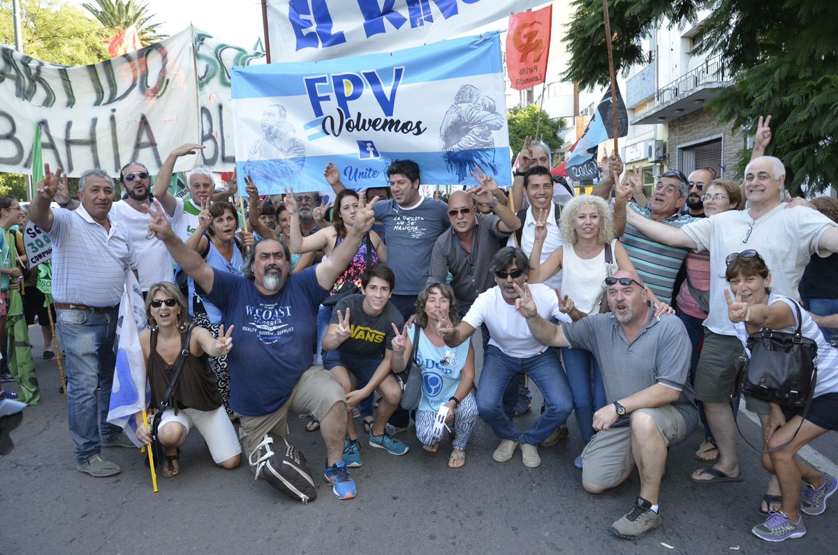 lulycalderaro's tweet photo. Mientras algunos caminan, nosotros tenemos #30000Razones para Marchar #DiaDeLaMemoria #VolverMejores @ierrejon @betovasques75 @fsusbielles https://t.co/mLgHnQhh9f