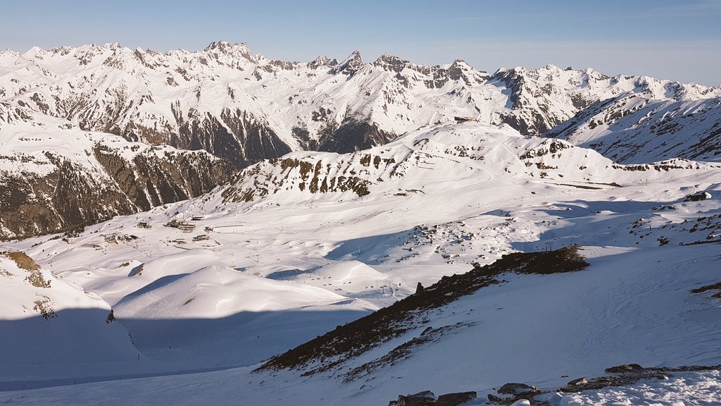ischgl_live's tweet photo. Bereit für einen grandiosen Slitag #Ischgl #KaiserWetter #Idalp #Sonnenskilauf #Pardatschgrat #bestplace https://t.co/X5SPoDMgyr