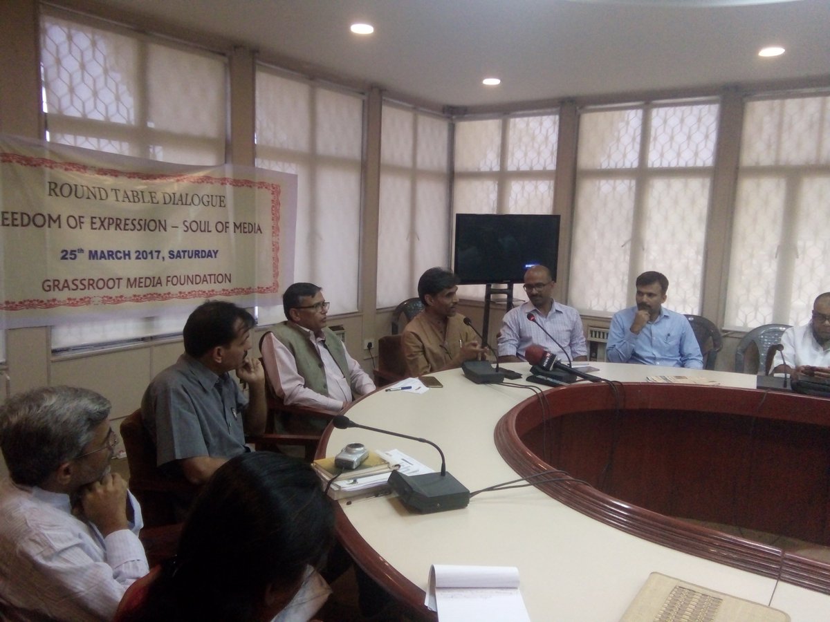 RajasthanSamach's tweet image. #RoundTableDialogue #FreedomOfExpression, अमर उजाला के यशवंत राज ने कहा- बेइमानी का धंधा ईमानदारी से चलता हैं, अपना ऐजण्डा समझे और काम करे