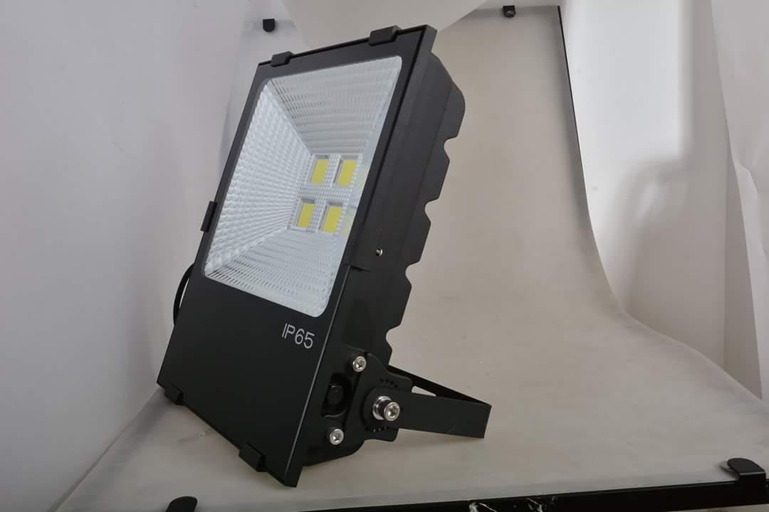 Fully_Zhou's tweet photo. Manufacture high quality led flood light~passed CE&amp;RHOSHcertificate~welcome to Inquire~ Ms Fully +8615900097030. wechat: F728300667 https://t.co/UnZ7MzmzSq