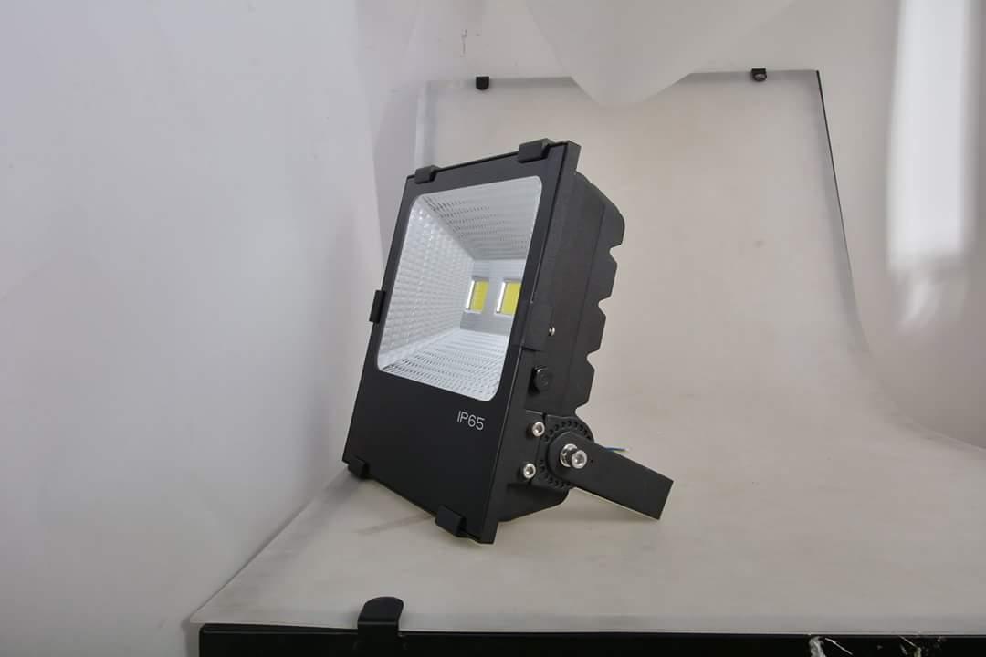 Fully_Zhou's tweet photo. Manufacture high quality led flood light~passed CE&amp;RHOSHcertificate~welcome to Inquire~ Ms Fully +8615900097030. wechat: F728300667 https://t.co/UnZ7MzmzSq