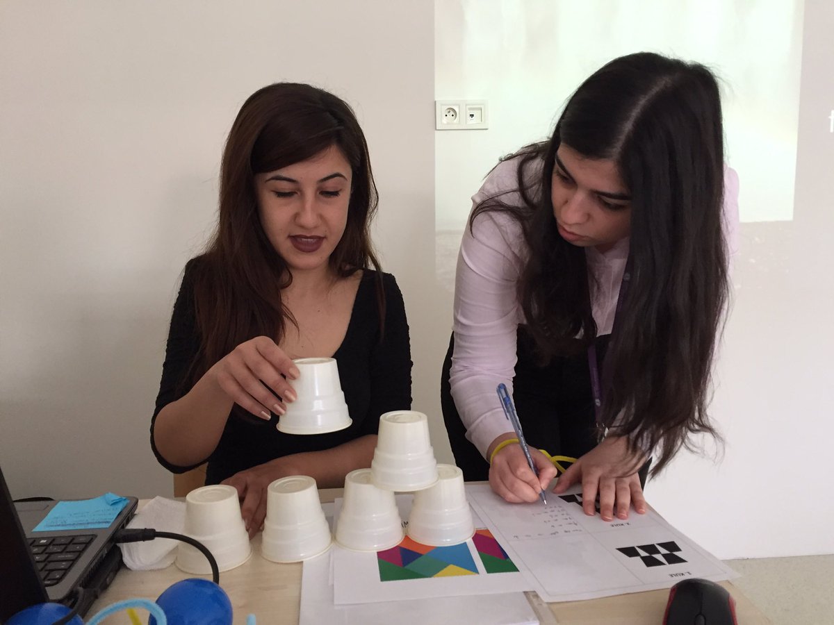 eek_bp_kp_mk's tweet photo. "My Robotic Friends" bağımsız etkinliği ile robot #kodlama uygulaması yaptık
#ETP17 #csunplugged #tinkersmith #myroboticfriends #etpistanbul https://t.co/pKDdyrCaU0
