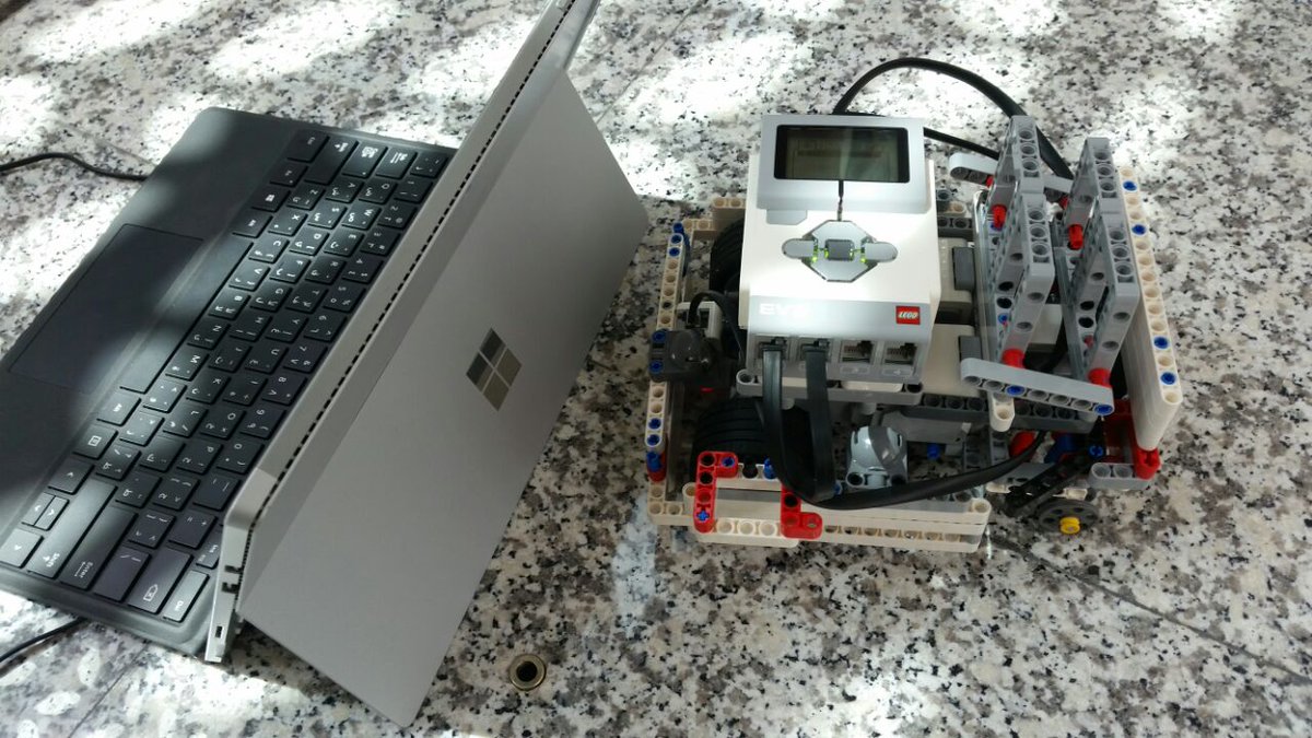 GCCRobo's tweet photo. Amazing #robotics fun with #gccrobo and @Iet_Kuwait https://t.co/JTs7YdoS8O