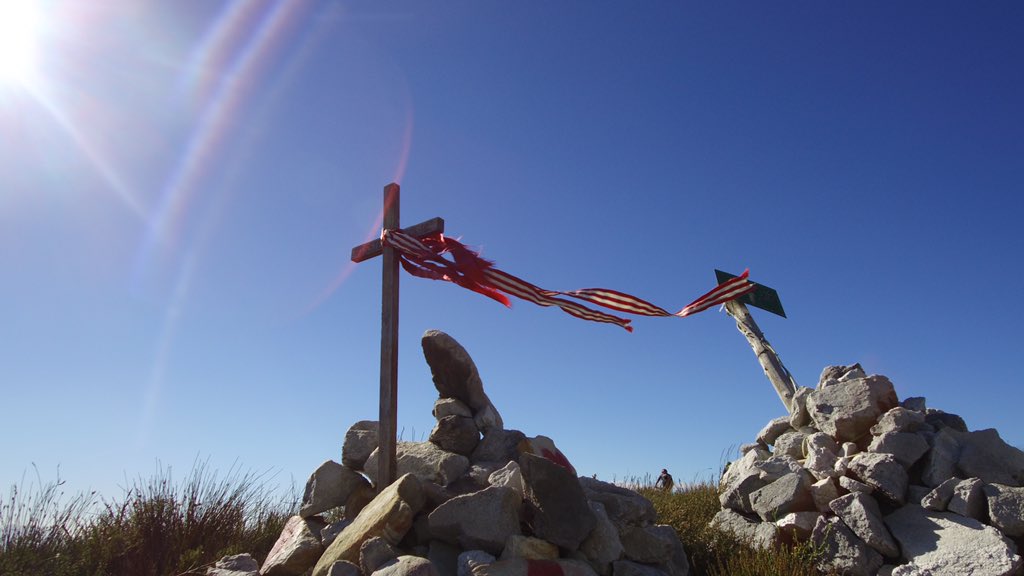 Emotionally charged moment here on Groenlandberg as <a href="/taylorchick1/">Cherise Willeit</a> places a stone in memory of Burry #iRide4Burry #iRide4Gugu #iRide4Barry