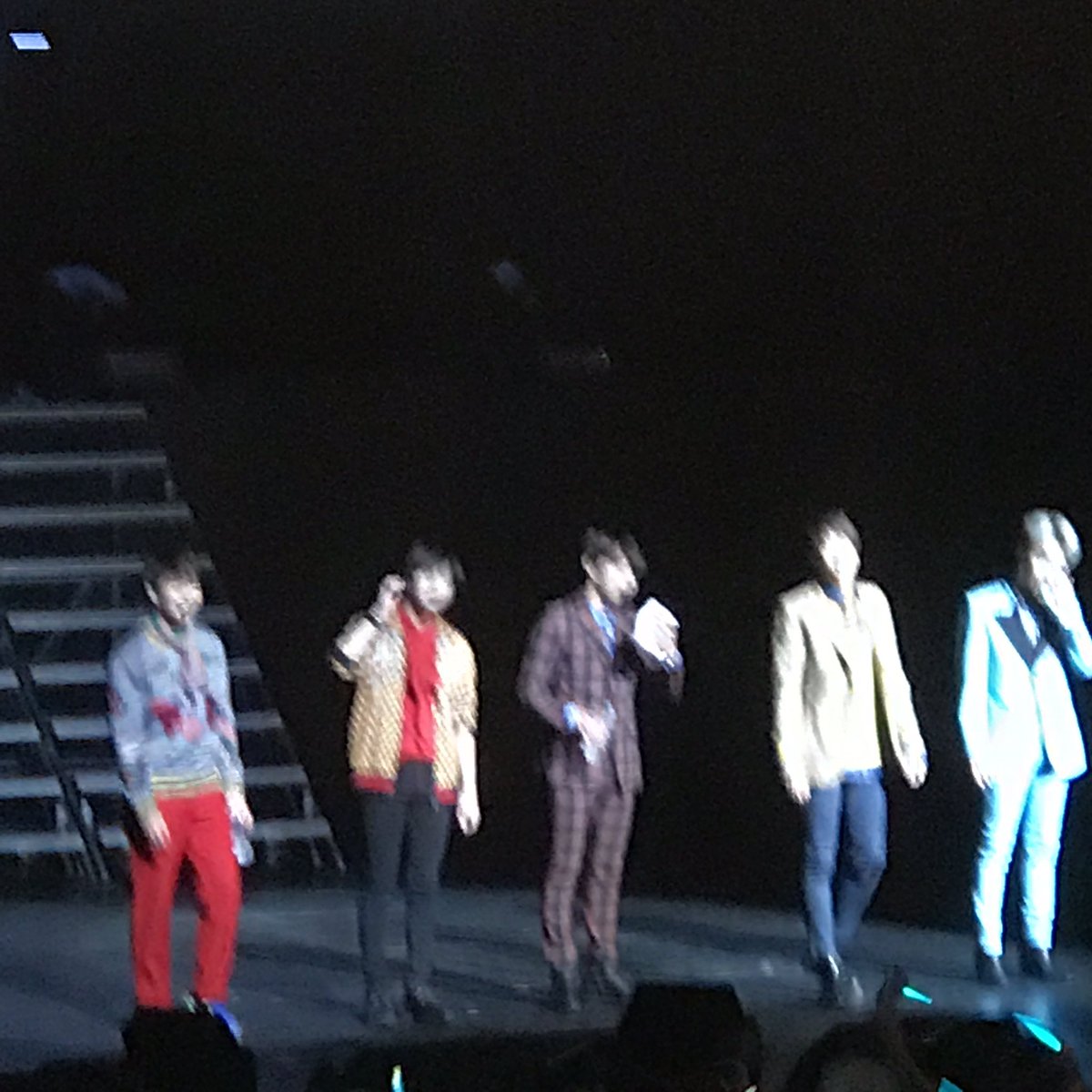 ultaemin's tweet photo. this was the best experience in my life and I cried 99% of the time #shineeindallas thank you shinee https://t.co/luUehwguod