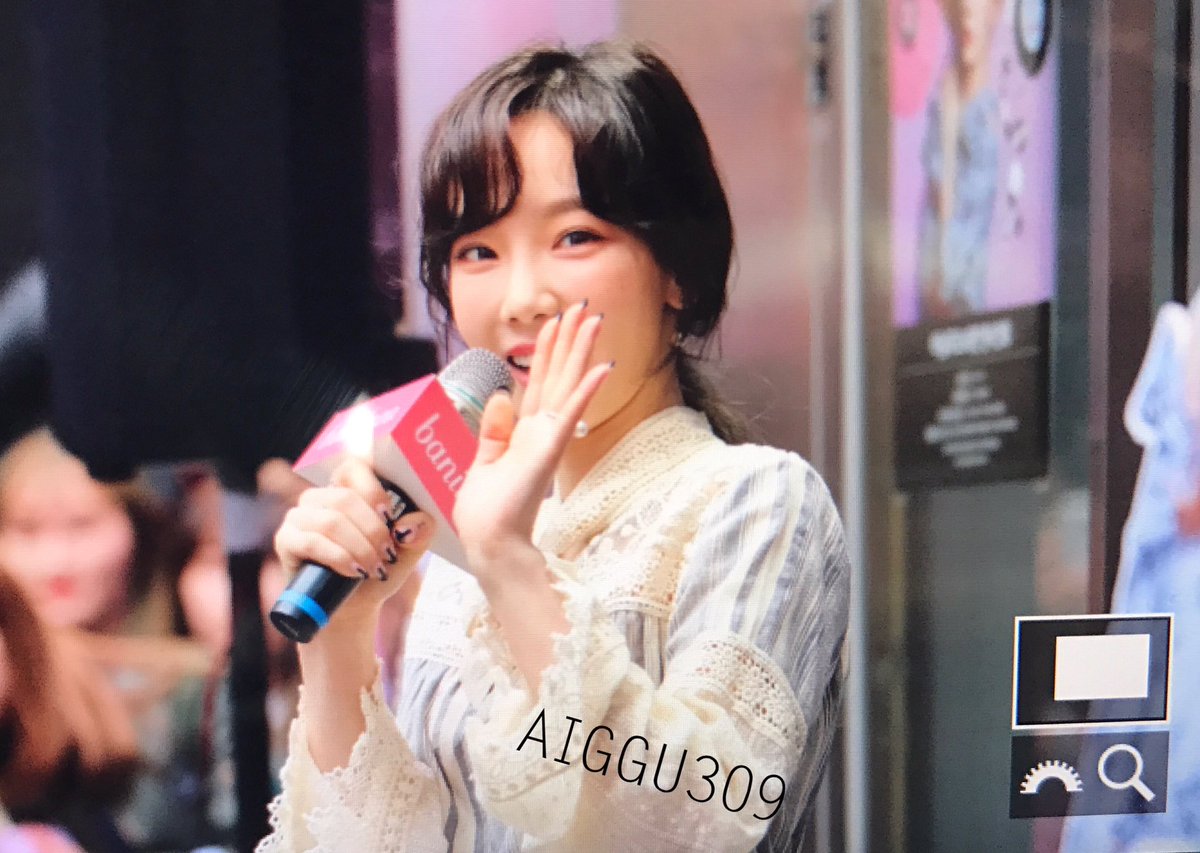 [PIC][25-03-2017]TaeYeon tham dự buổi Fansign cho dòng mỹ phẩm "Banila Co." vào chiều nay C7vHRXkV4AE-3ps